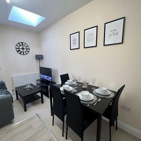 2 Bedroom Apartment With Balcony 옥스퍼드 외부 사진