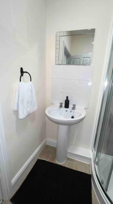 2 Bedroom Apartment With Balcony 옥스퍼드 외부 사진
